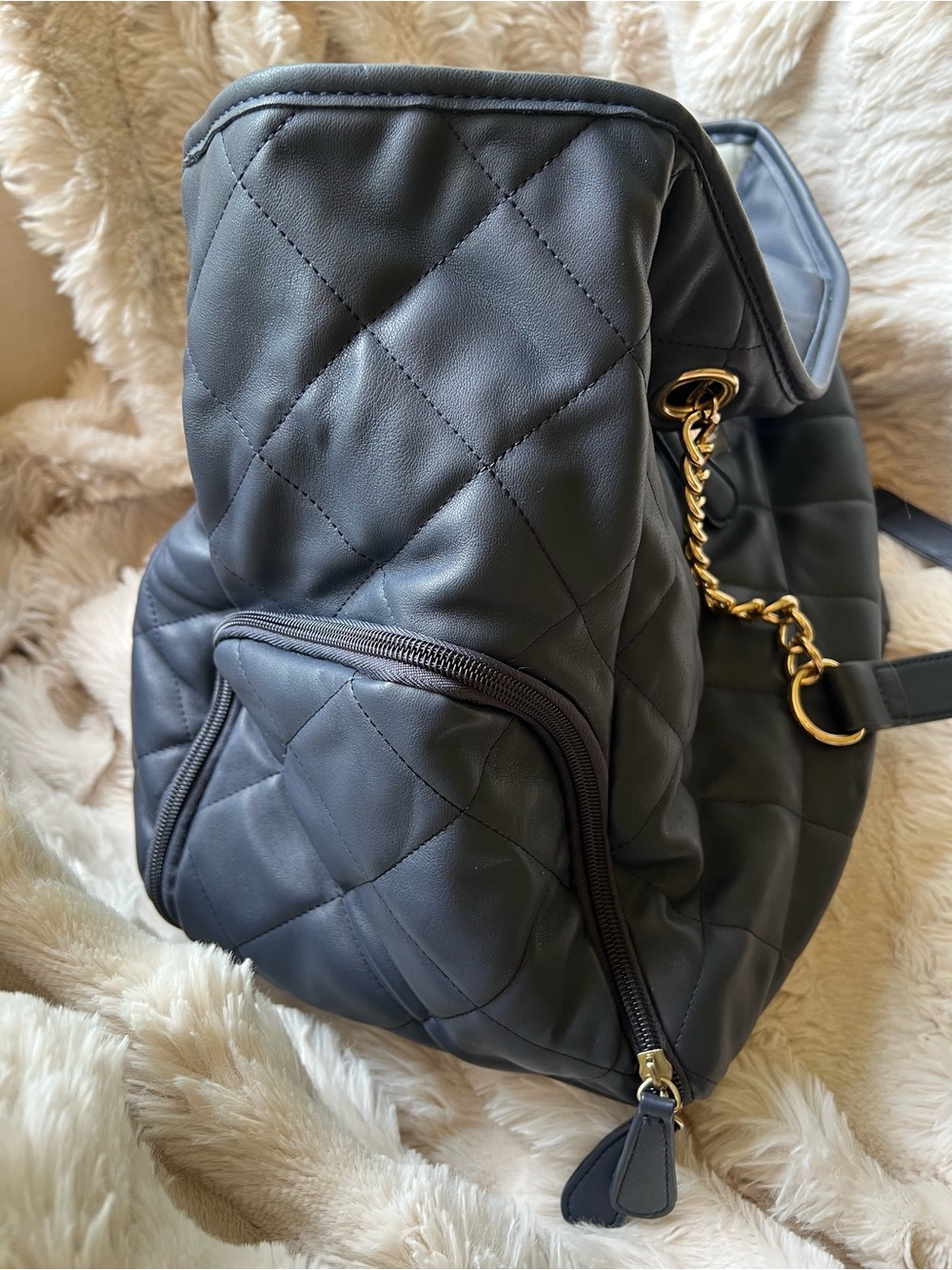 Jay Elle Duchess Quilted Navy Baby Breast Pump Bag w/ Gold Chain | 6-Piece Set - Picture 10 of 16